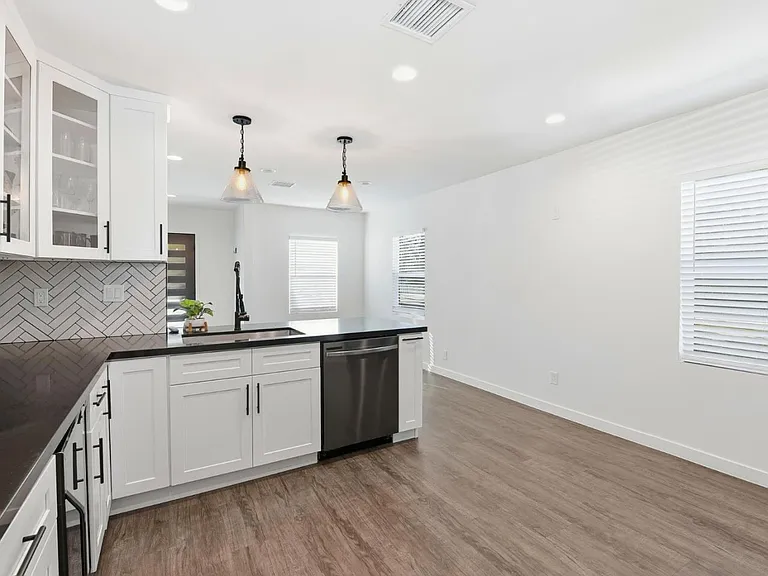 17055 Gault St #17055 — Photo 10