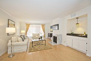 3rd image of 1606 S Barrington Ave APT 5