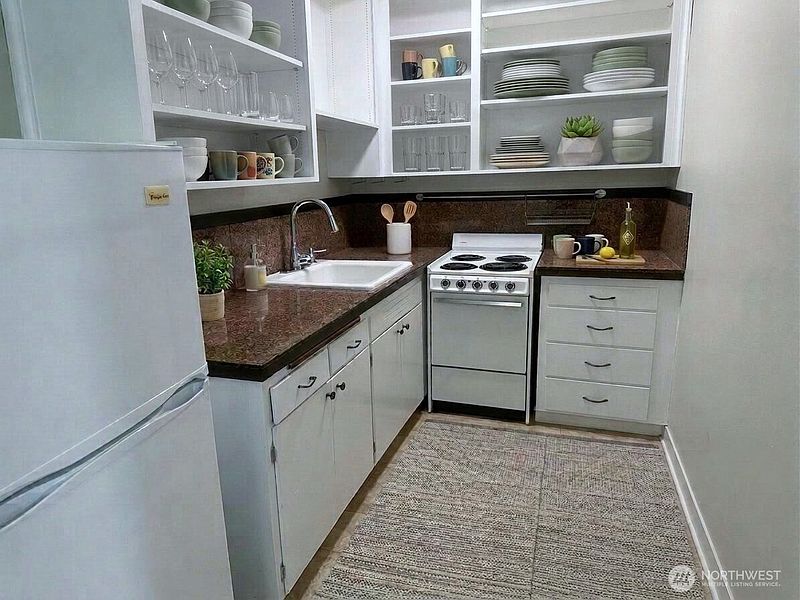 5th image of 4725 15th Avenue NE #14