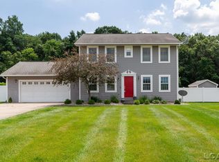 2066 Friar Tuck Cir, Adrian, MI 49221