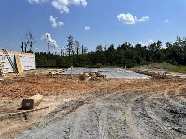 190 Black Oak Dr, Smiths Station, AL 36877