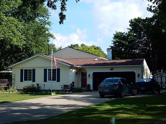3rd image of 1169 Riverview Dr