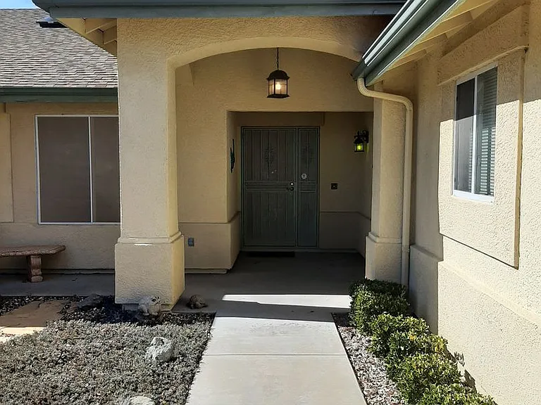 2424 N Leah Ln — Photo 2
