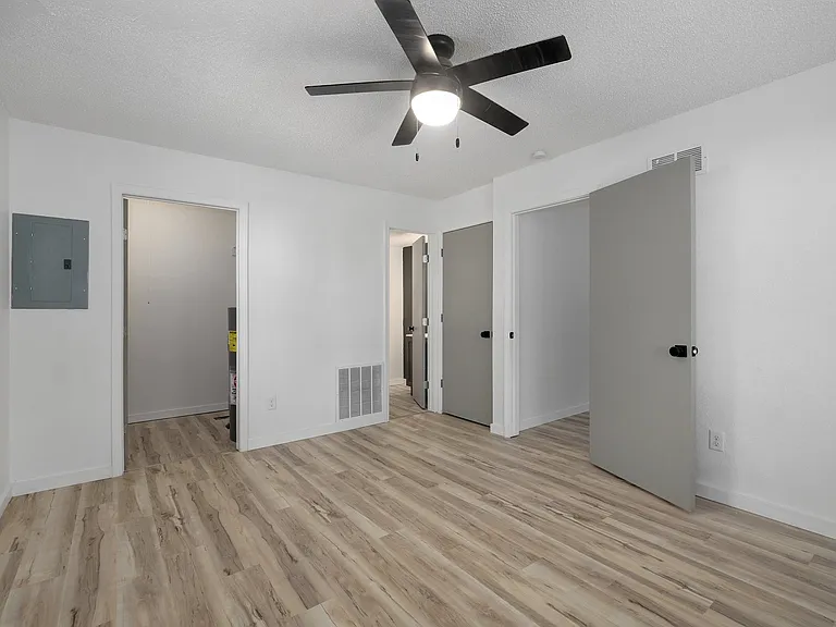 301 W State St #D — Photo 11