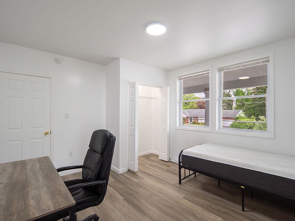 1st image of 2013 15th St Suite 1