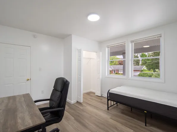 2013 15th St Suite 1, Troy, NY 12180