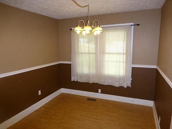 2nd image of 3213 Clover St