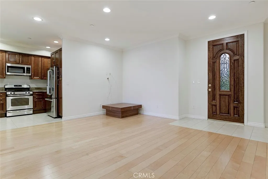 3 bed, 1600 sqft, $4,600 — Photo 4