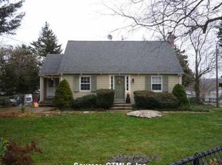 10 Richards Grove Rd, Quaker Hill, CT 06375