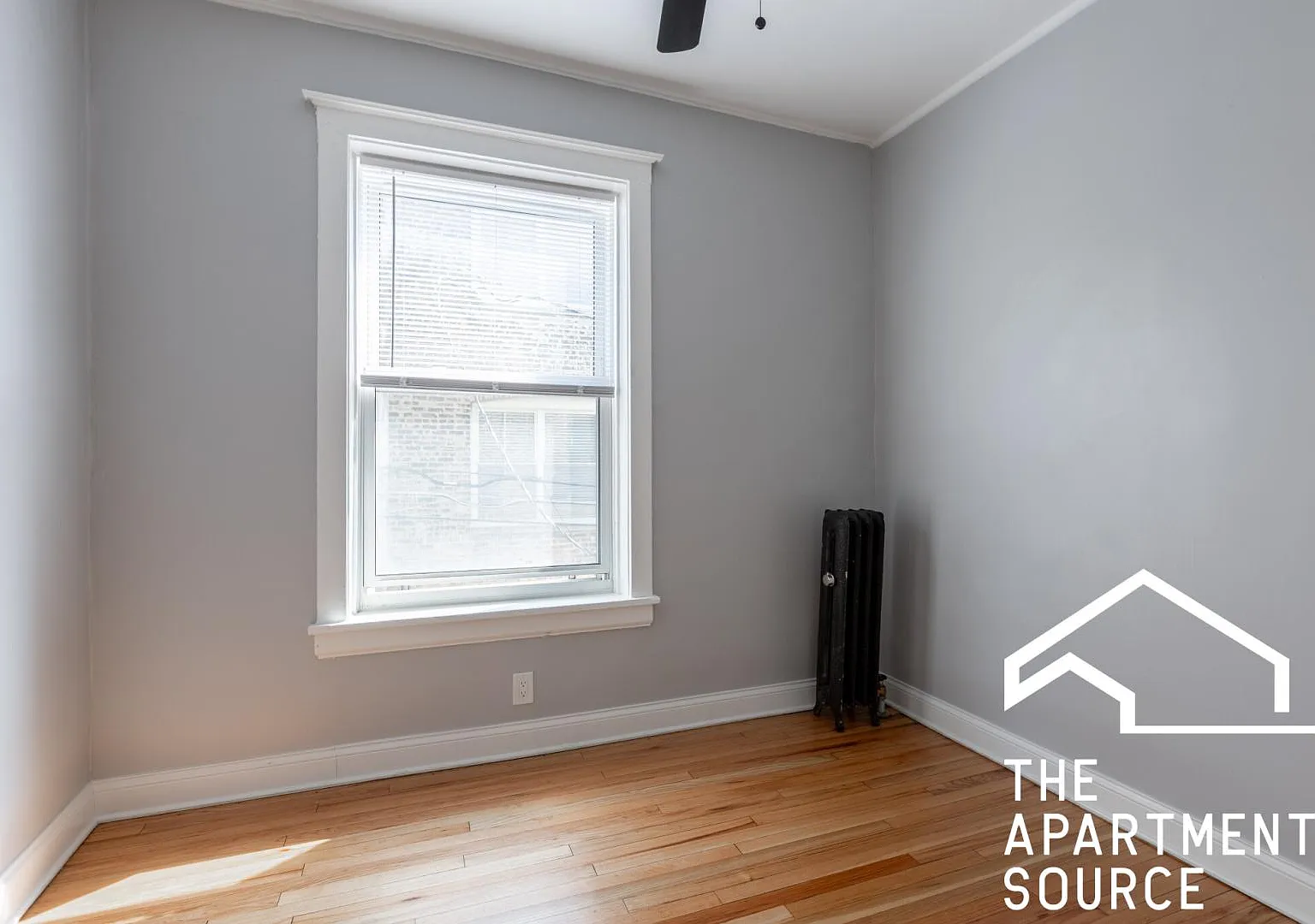 3 bed, 1200 sqft, $2,400 — Photo 2