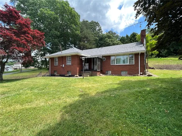 15 Lynn Ln, Leechburg, PA 15656
