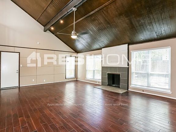 3rd image of 715 Saint Ives Ct