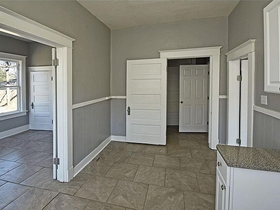5th image of 227 N Willett St