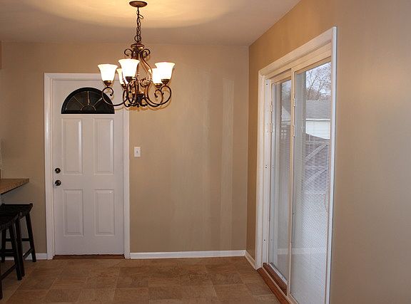 5th image of 1326 Royal Dr