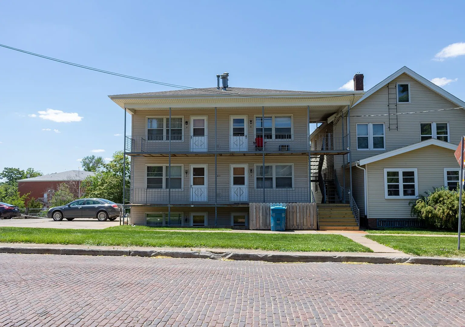 611 S. Van Buren Street — Photo 3