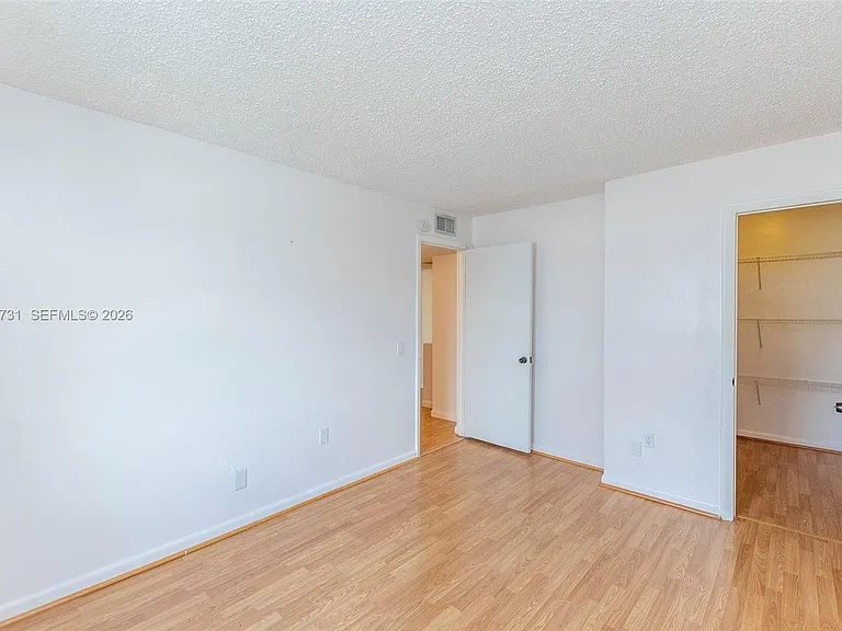 3862 NE 171st St #B — Photo 29