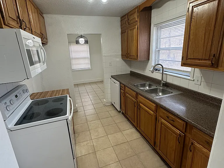 7600 High Dr — Photo 3