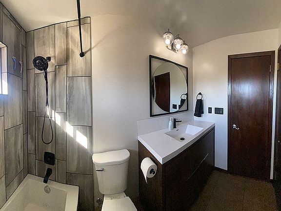 4th image of 8511 Lakeview Dr