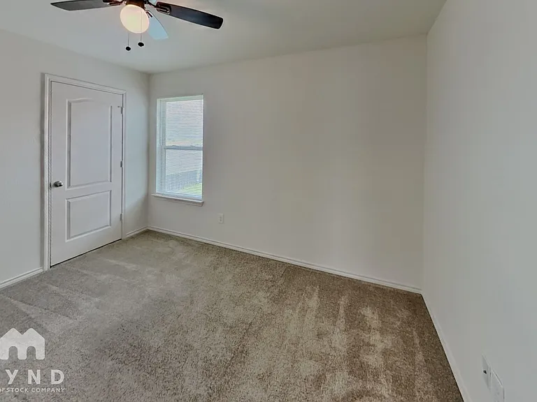 440 Stonebrook Dr — Photo 11