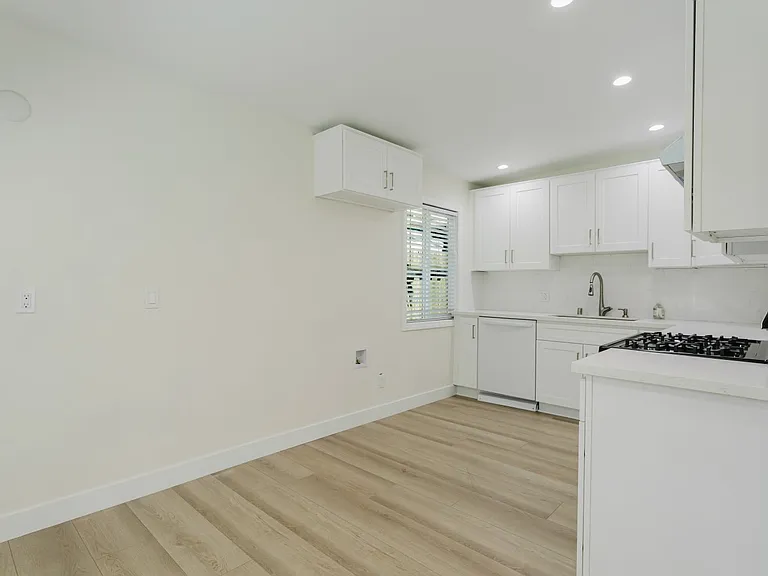 16400 Donmetz St — Photo 7
