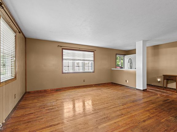 4th image of 1855 W Shore Dr