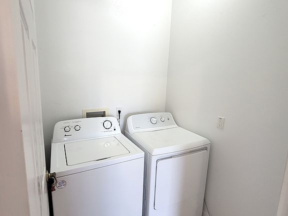 4th image of 3151 Sun Lake Ct APT B