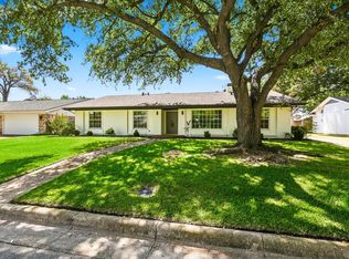 305 Brookview Dr, Hurst, TX 76054