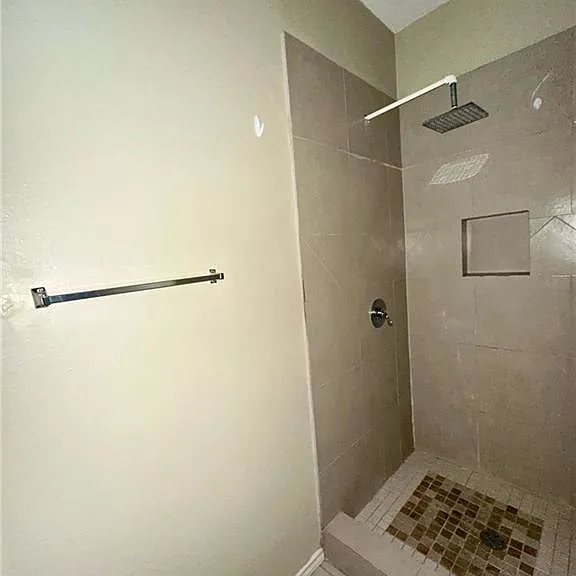 2010 Miroslava Ave #12 — Photo 12