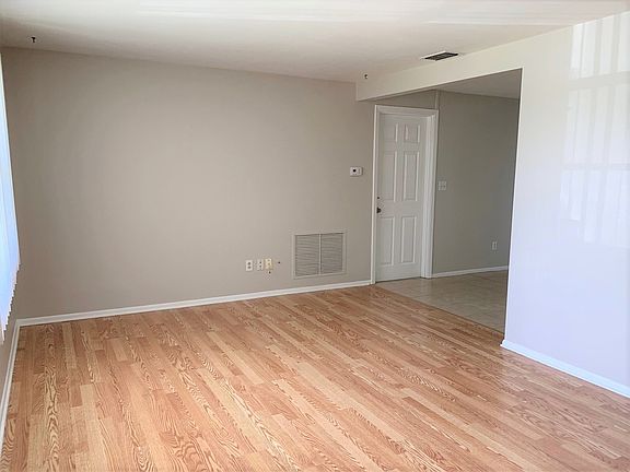 3rd image of 4305 Crestfield Ave