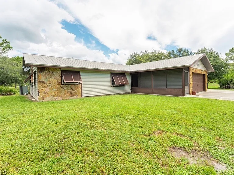 Oak Creek Rd — Photo 14