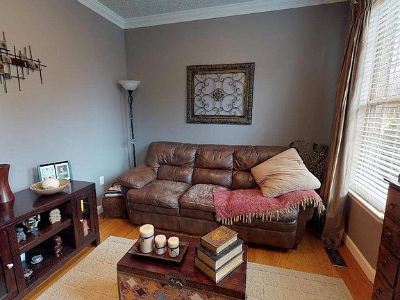 3rd image of 711 Plantation Dr