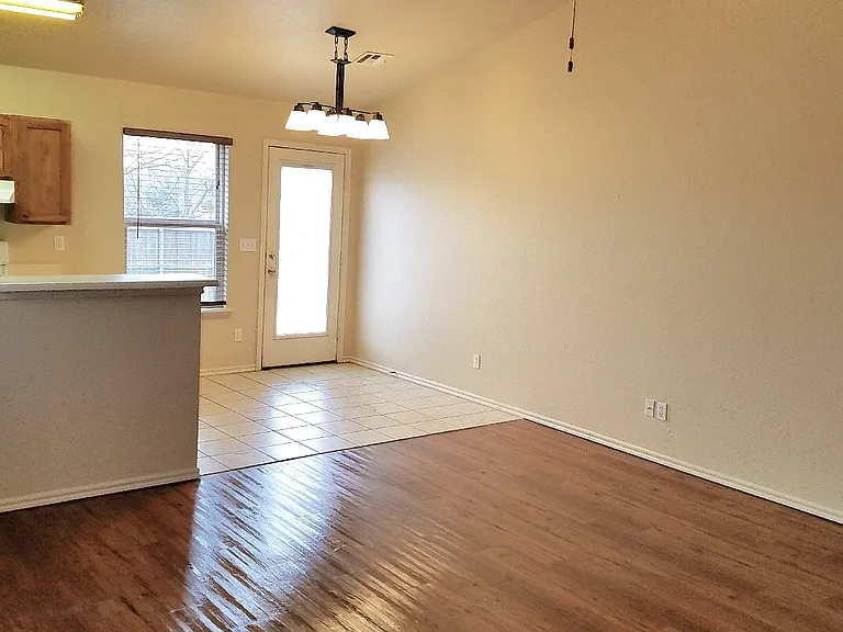 2508-2510 Leeds Ln — Photo 9