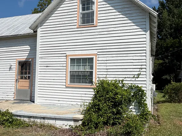301 N Saratoga St #B, Stantonsburg, NC 27883