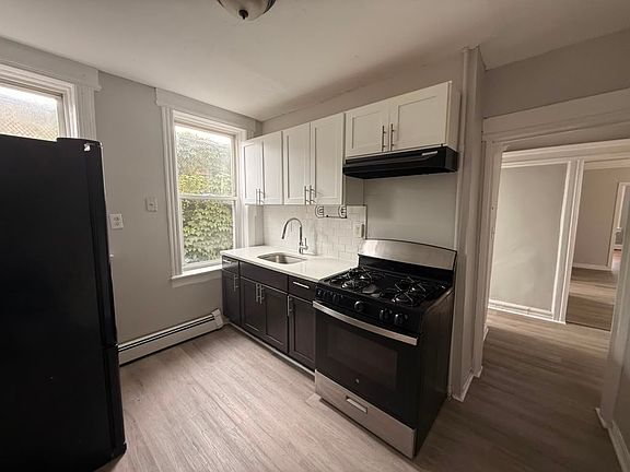 2nd image of 40 Coit St Floor 1