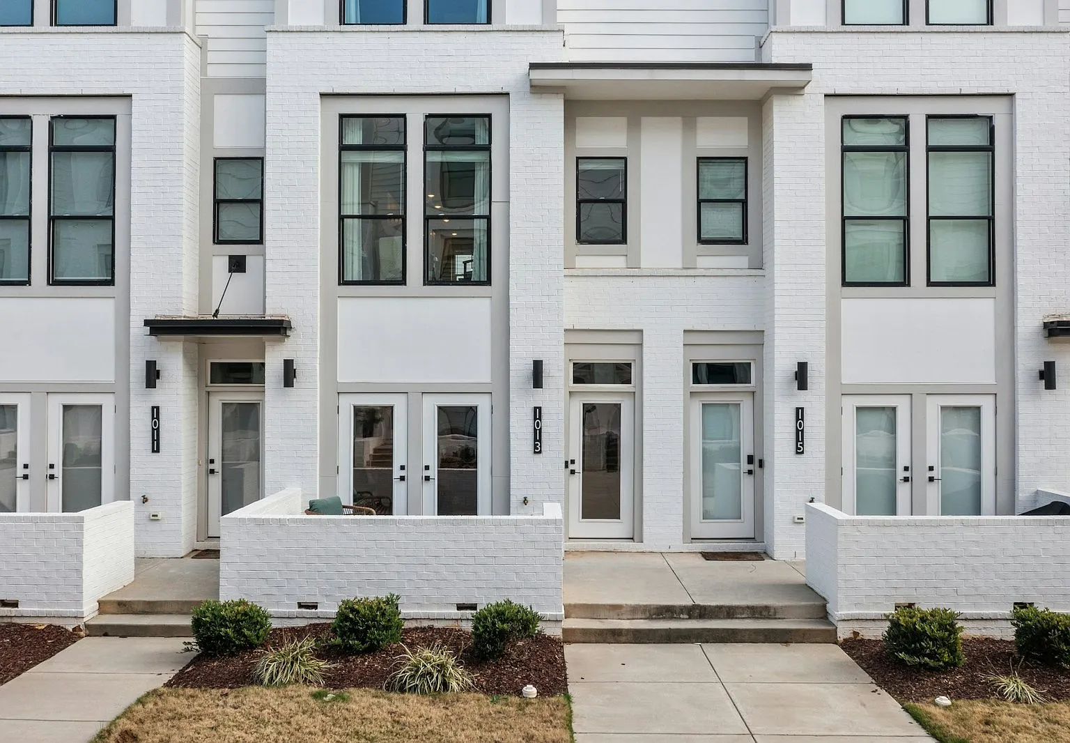 1013 Wesley Terrace Avenue — Photo 3