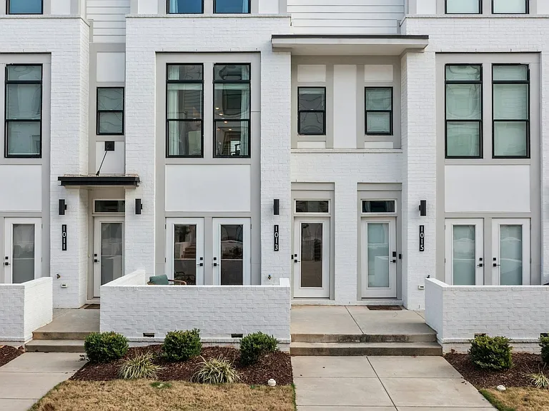1013 Wesley Terrace Ave — Photo 3