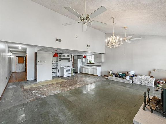 5th image of 4232 San Remo St
