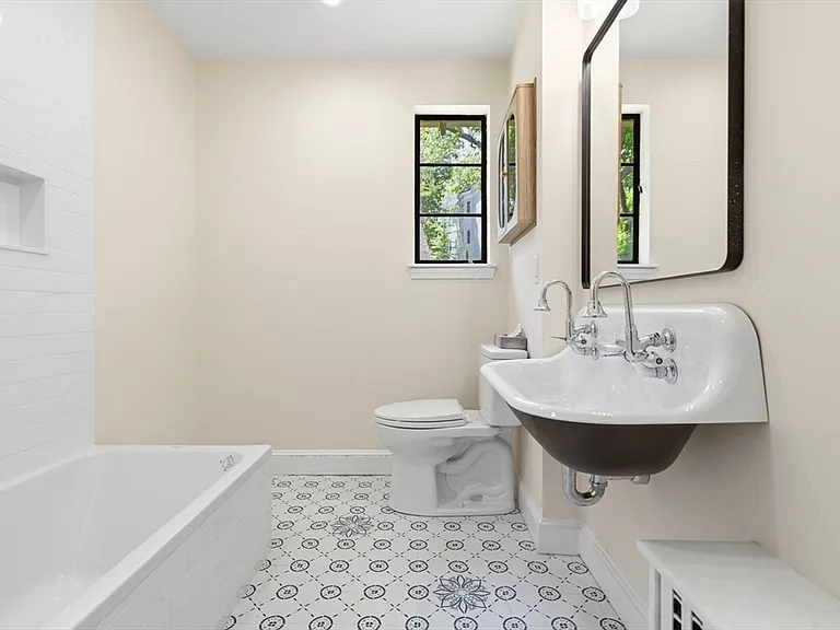 180 Eliot St — Photo 31