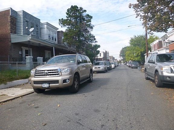 Exterior Neighborhood (street photo)