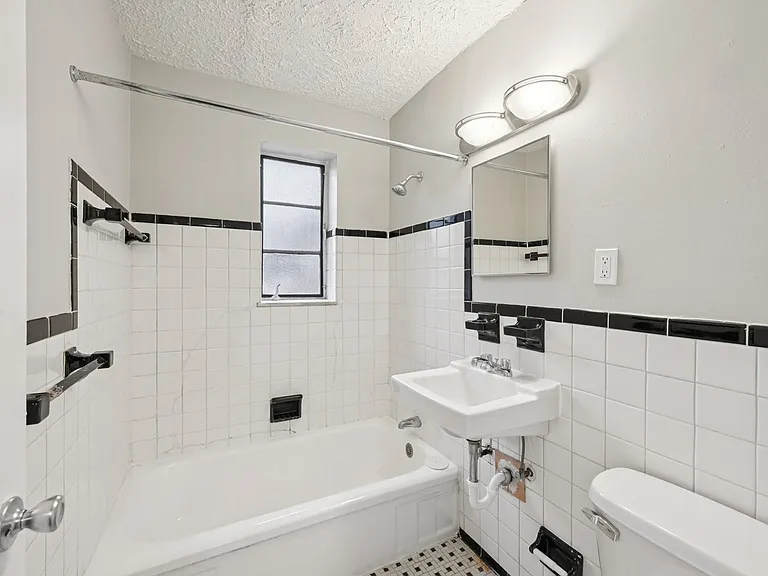 Clifton Woods Apartments — Photo 71