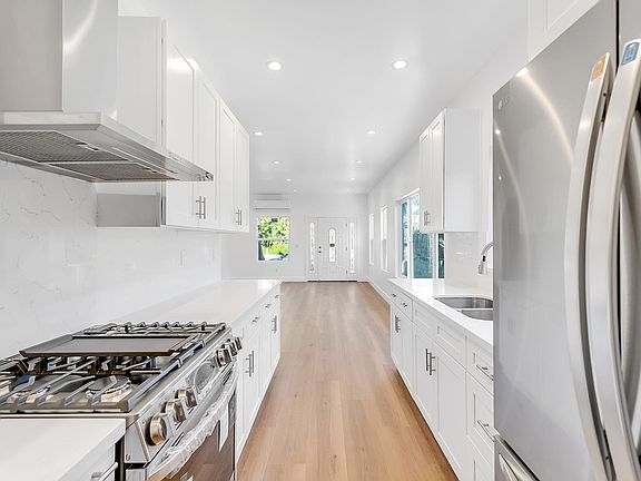 5th image of 1135 N Berendo St
