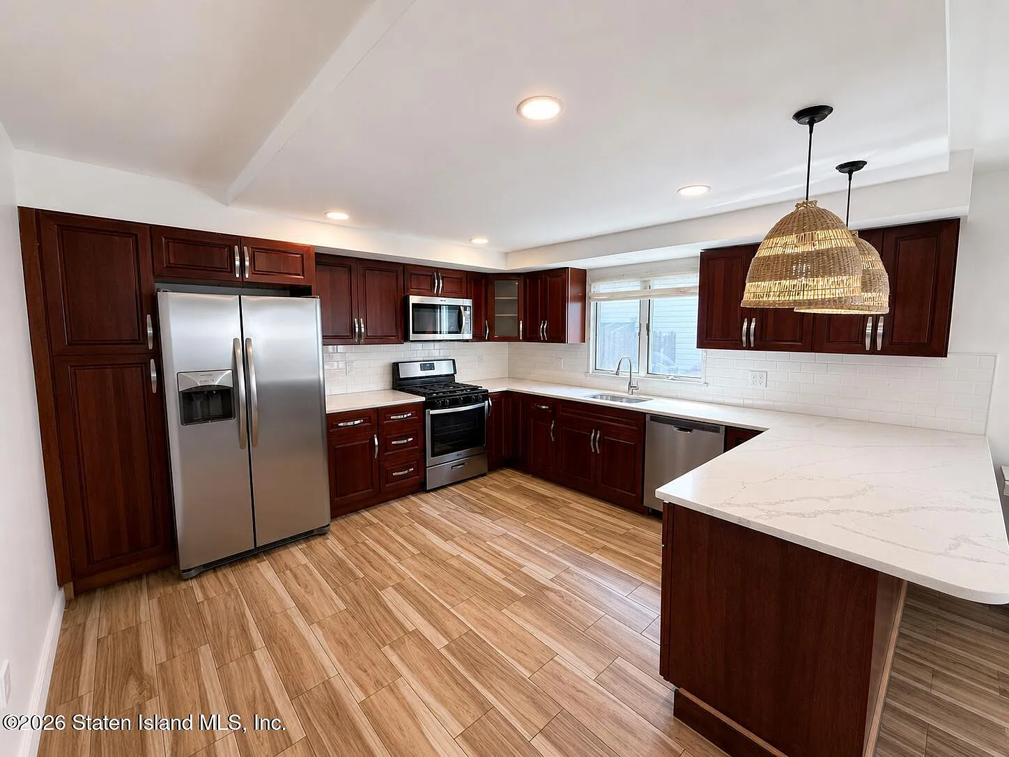4 bed, 2.0 bath, 2860 sqft, $3,700 — Photo 3