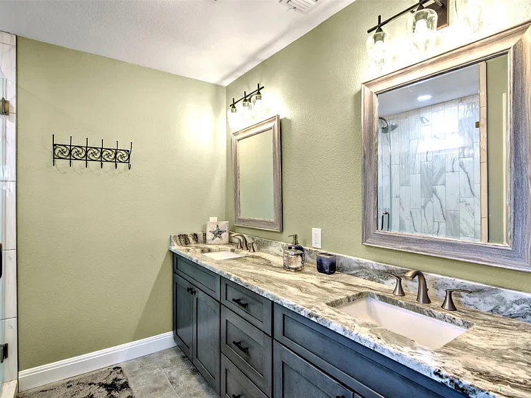 1526 Lakeside Dr W — Photo 19