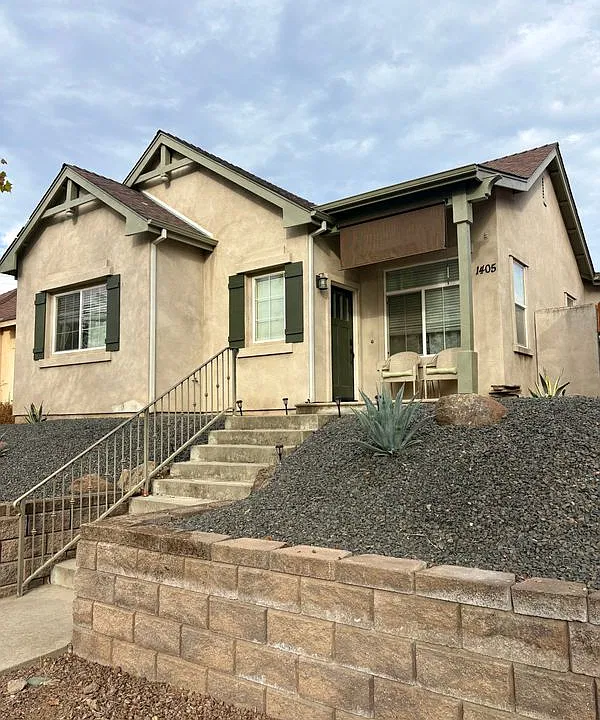 1405 Yosemite Dr
