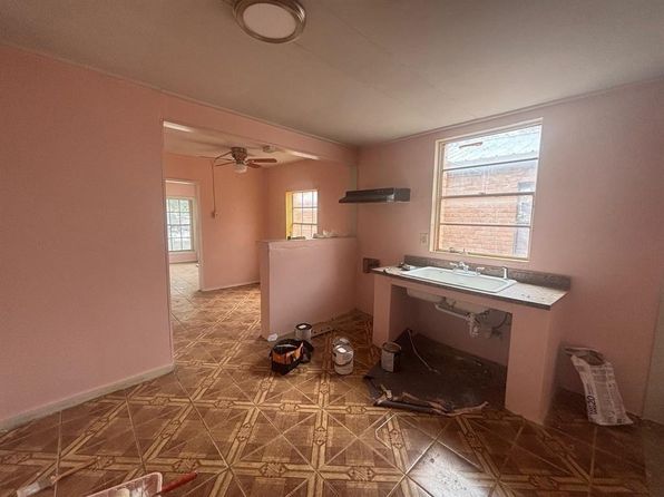 laredo-texas-448056051 picture