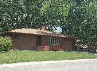800 Random Ct, Hesston, KS 67062