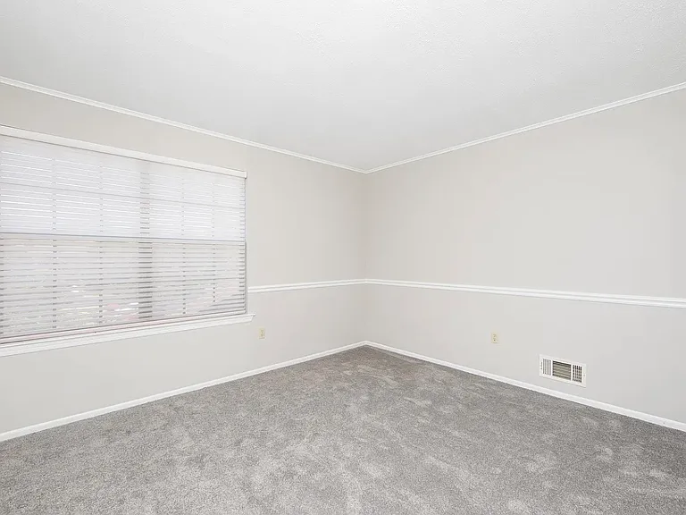 58 Danielle Ct — Photo 27