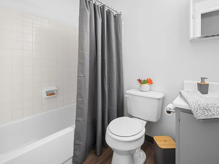 Williamsburg and Portage Pointe Apartments — Photo 20