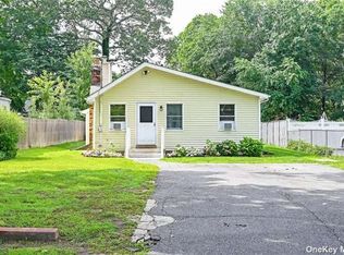 18 Cedarhurst Ave, Selden, NY 11784