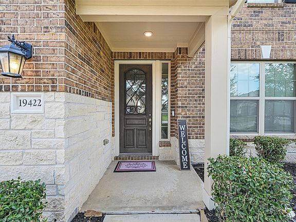 2nd image of 19422 Lake Ridge Dr